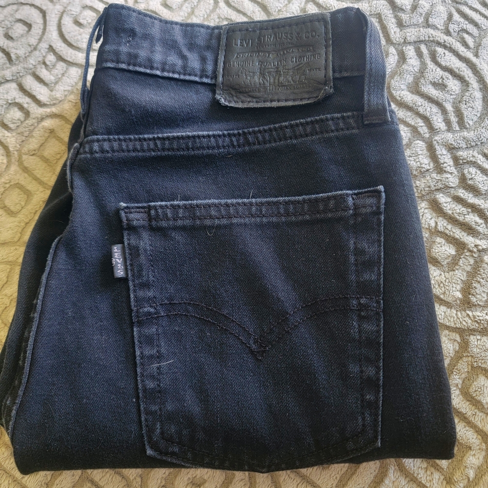 Levi's Black Slim-Fit Jeans with Classic Stitching